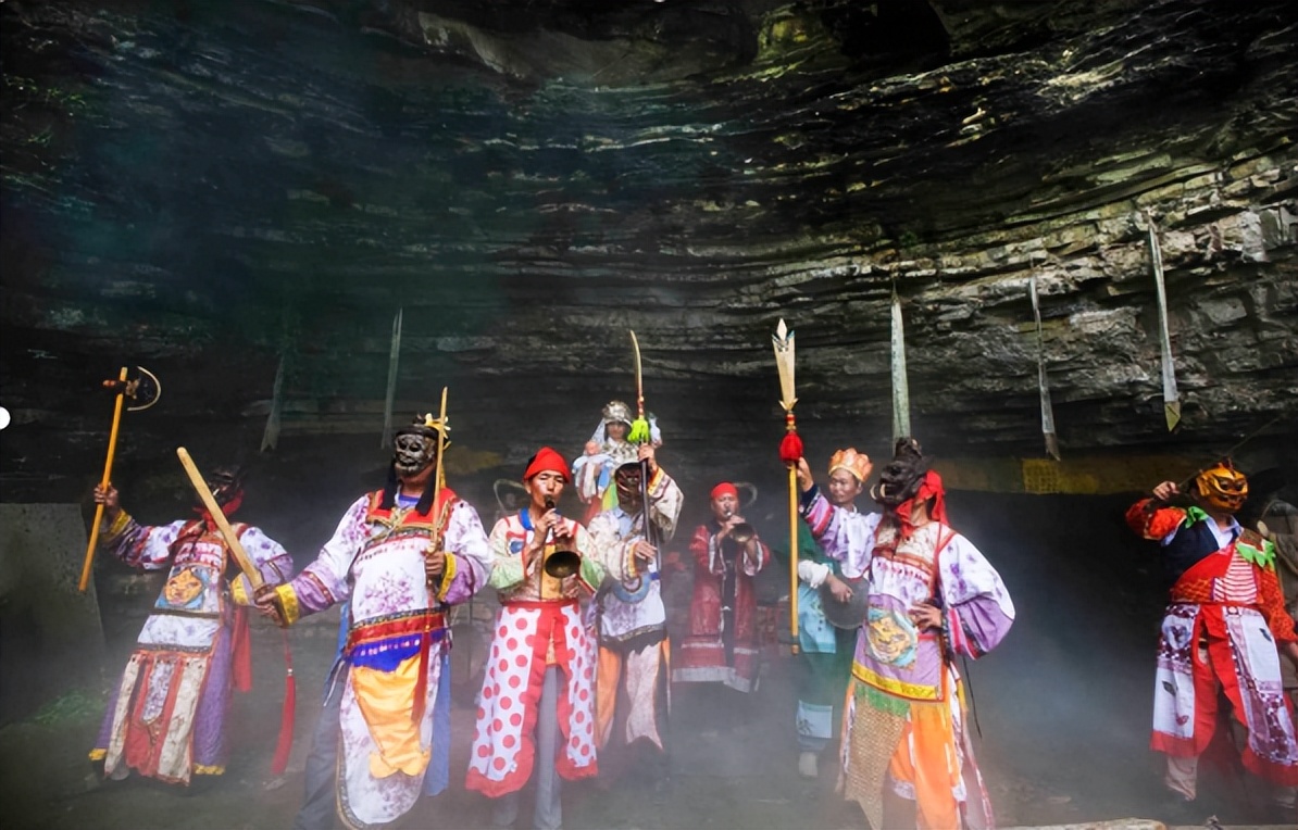 贵州“得道飞仙案”：男干部受*子骗**蛊惑，害死7条命后遁水招魂