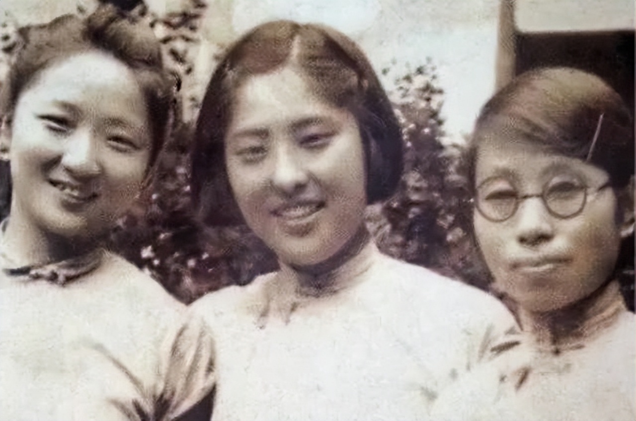 阔别70年,初恋结了4次婚,她却终生不嫁,再会面时情意了然于心