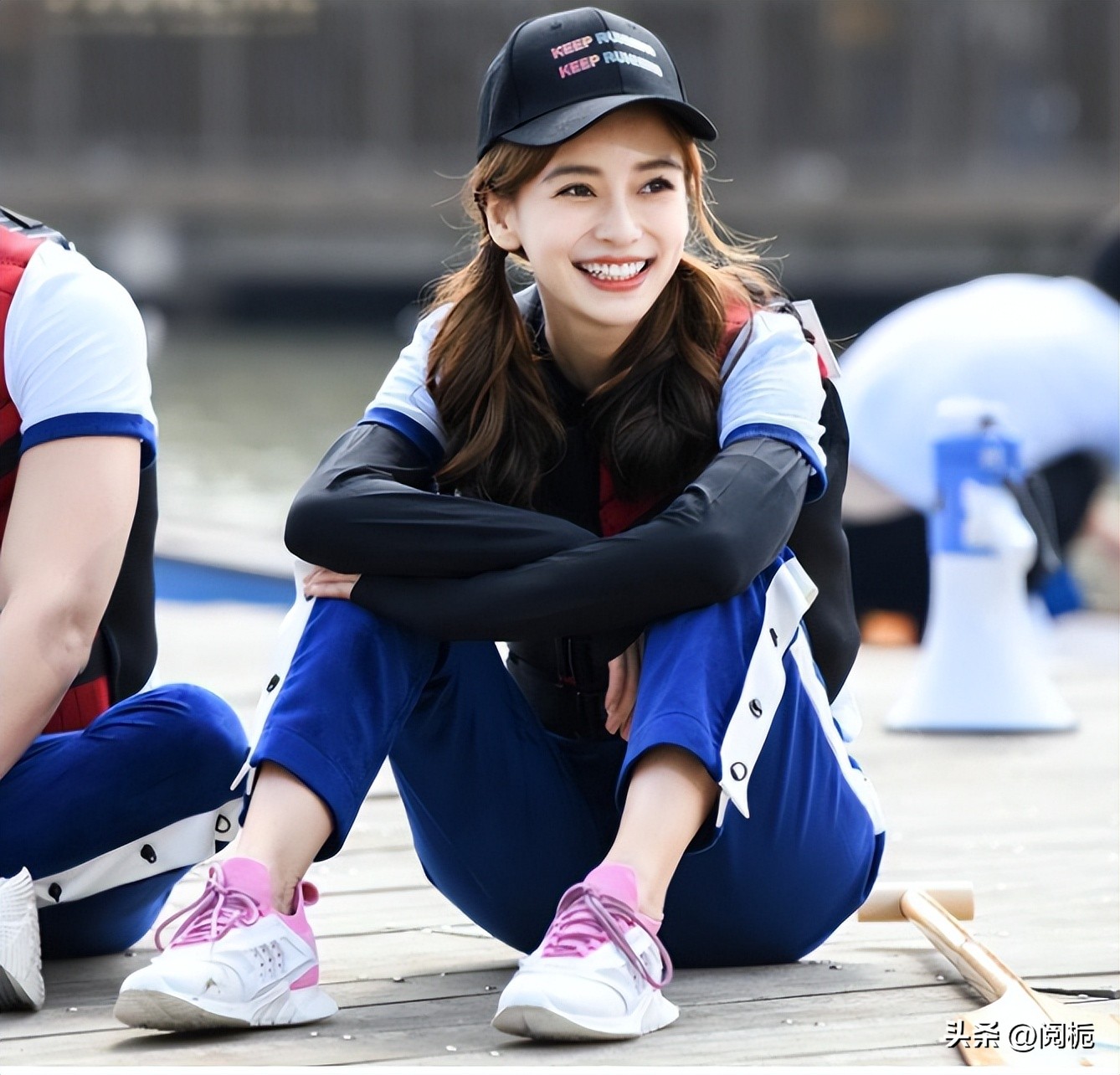 离婚不到一年，吃完黄晓明“红利”的杨颖，又回到了她的“怪圈”