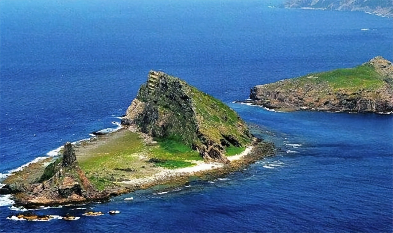 中国海警和日本巡逻船对峙,中国海警船超近驱离日本舰艇