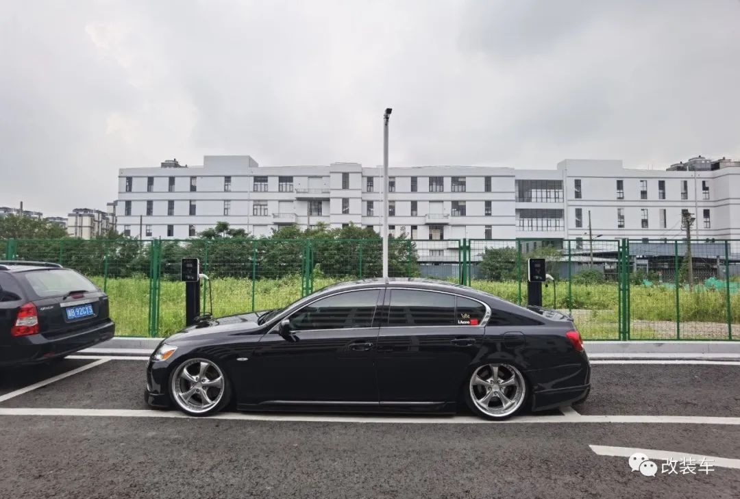 雷克萨斯gs300亮黑改装案例,本田思域适合刚毕业开吗