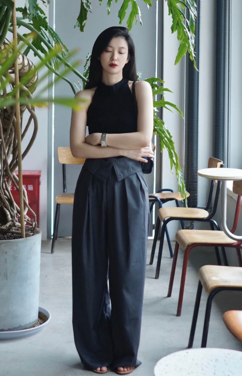 为啥有的女人打扮穿着没女人味,有的女人穿得很朴素却很好看