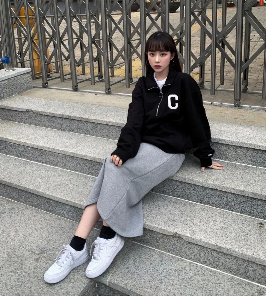 黑色卫衣如何内搭,黑色卫衣搭什么裤子好看