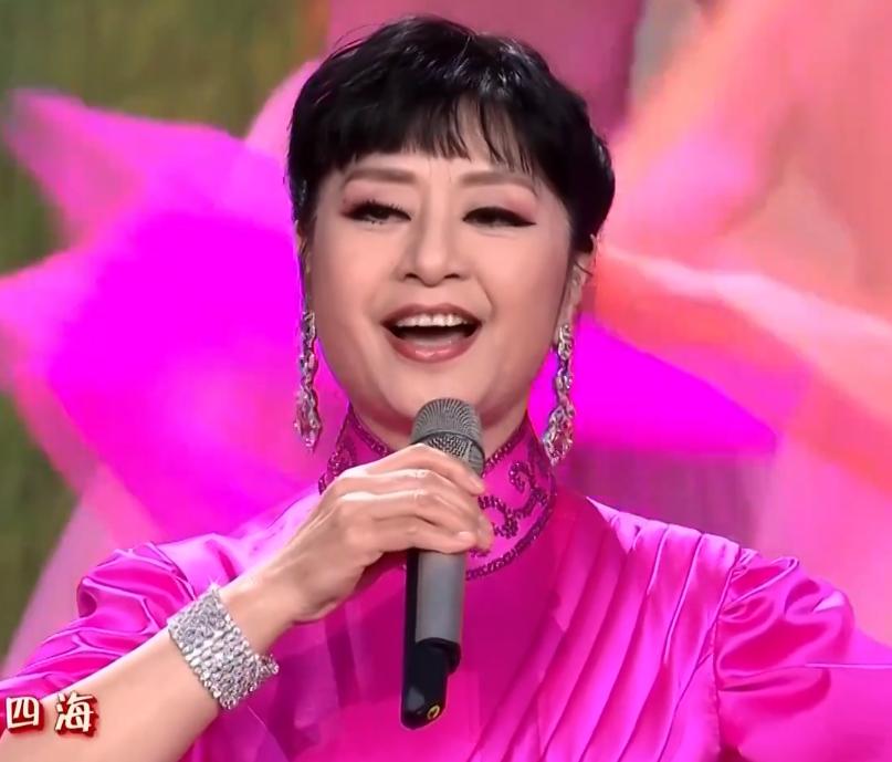 虎年春晚上的21位女星，穿着各有各的特色，有的让人倍感惊艳