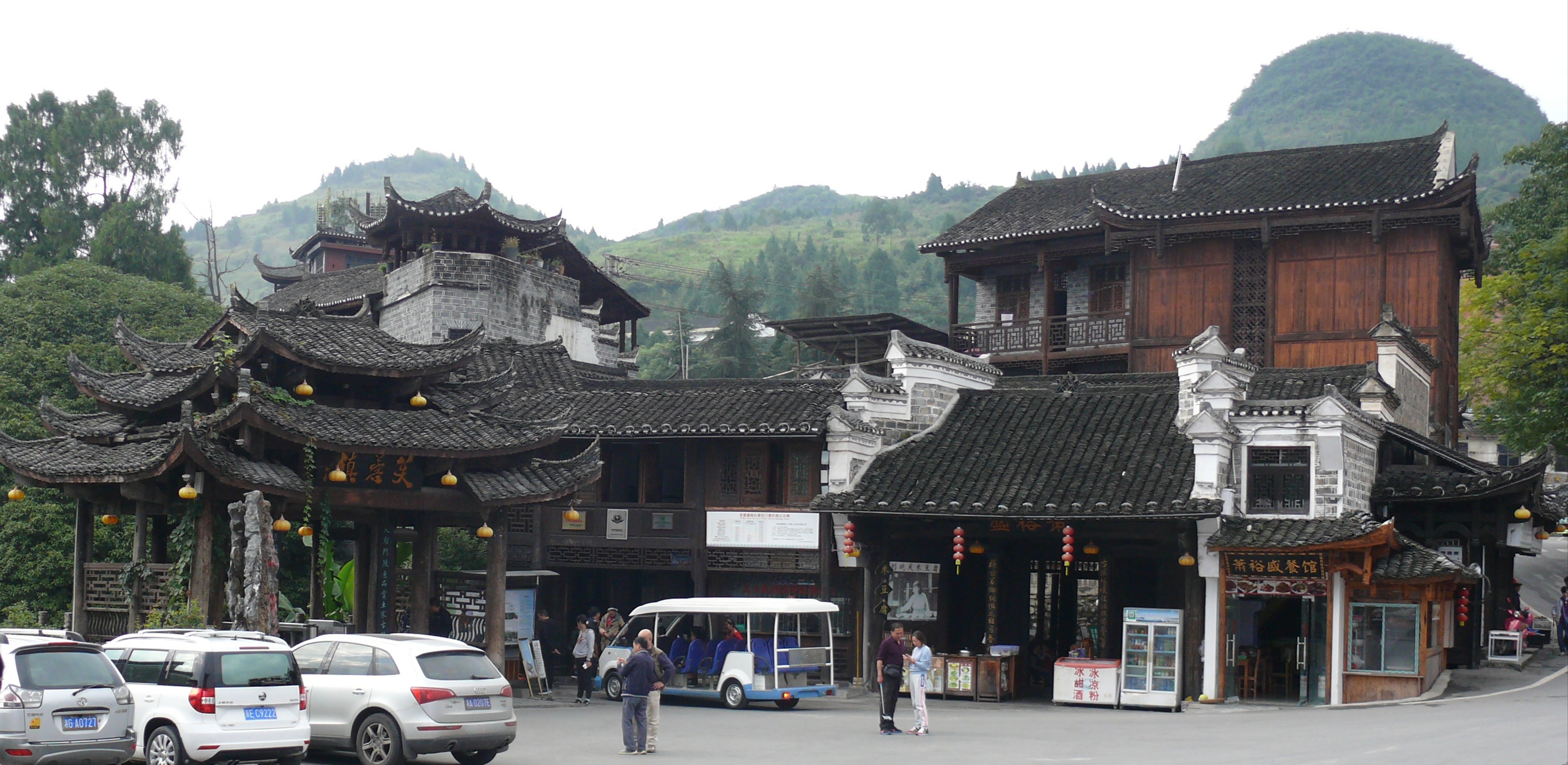 凤凰古城火车站到凤凰古城怎么走,凤凰古城站去凤凰古城打车多少钱