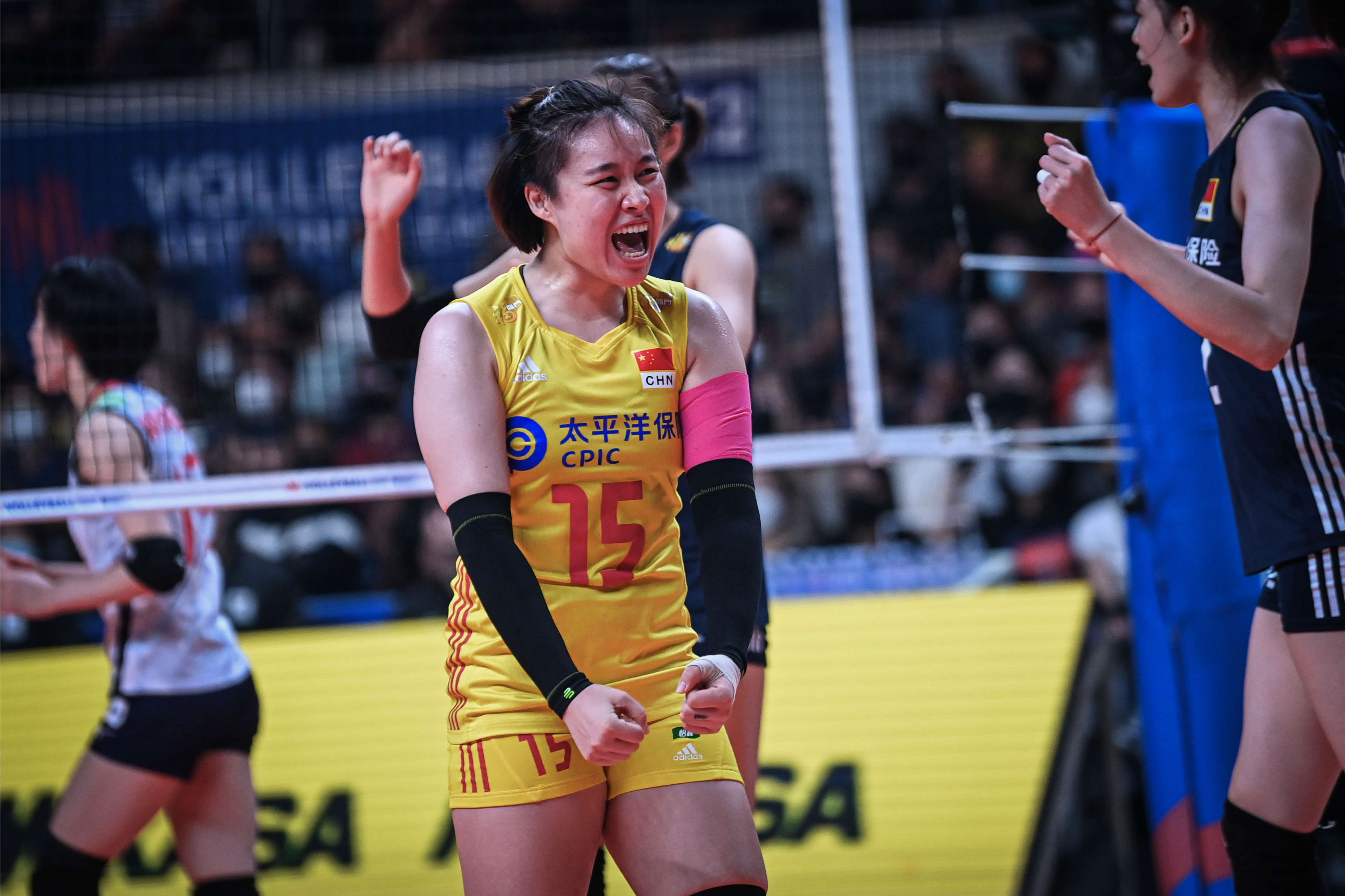 中国女排1比3不敌日本，第四局12比25落败，日本八战全胜高居第一