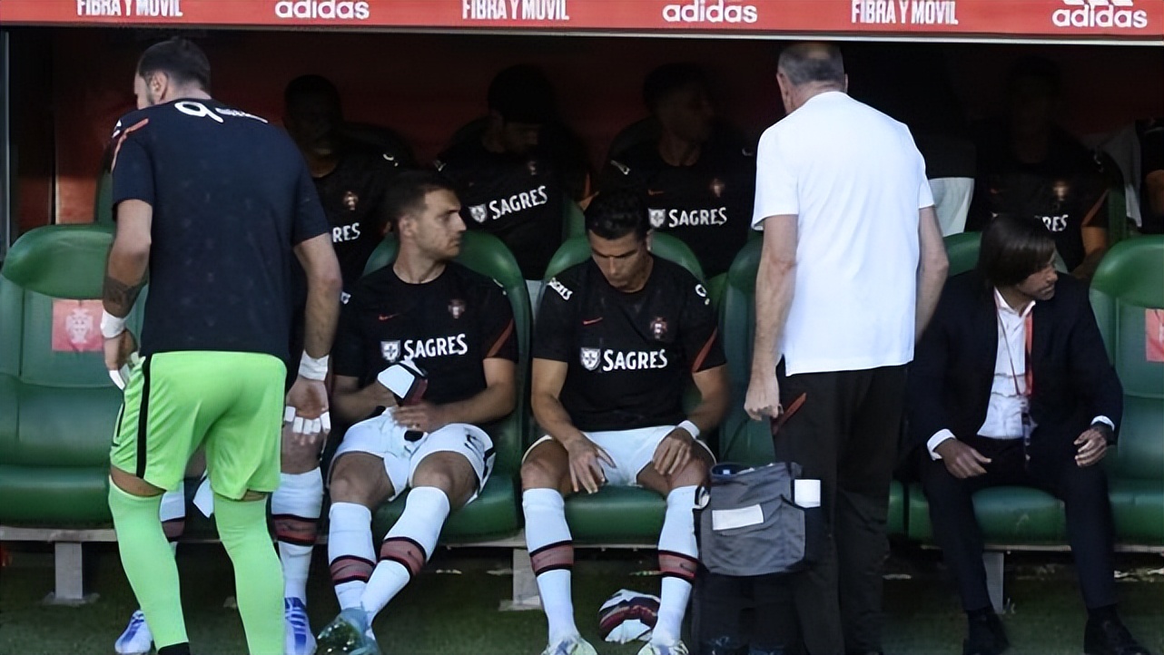 c罗被抛弃,c罗被队友抛弃