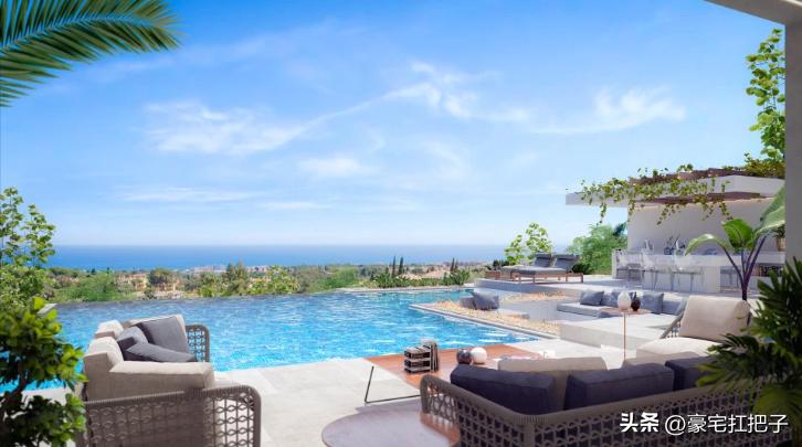 C罗9套豪宅曝光，女友花半小时才走到客厅，车库有超20辆顶级跑车