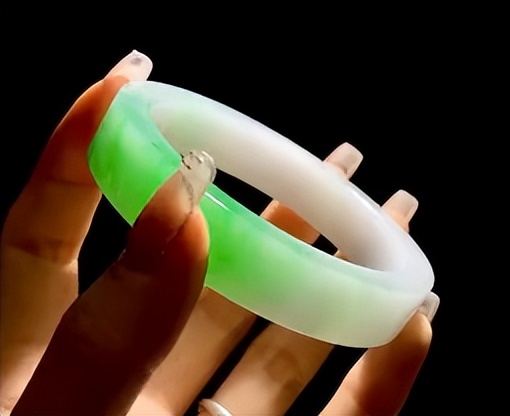 手镯不容易变形买哪种的好点,手镯买的太小戴不进去怎么办