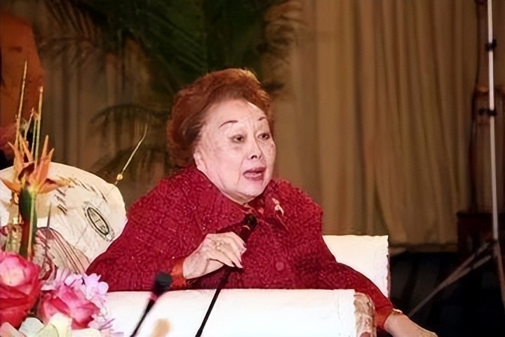 陈香梅：首位入职白宫的中国女人，帮美国人选总统，*小平邓**座上宾