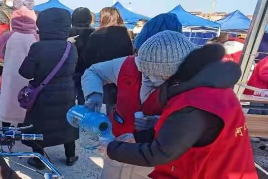 聚是一团火的下一句,聚是一团火散是一道光