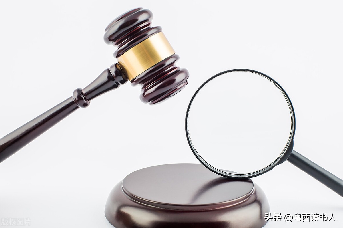 姚明和周琦最新信息,姚明球场外穿西装看球照片