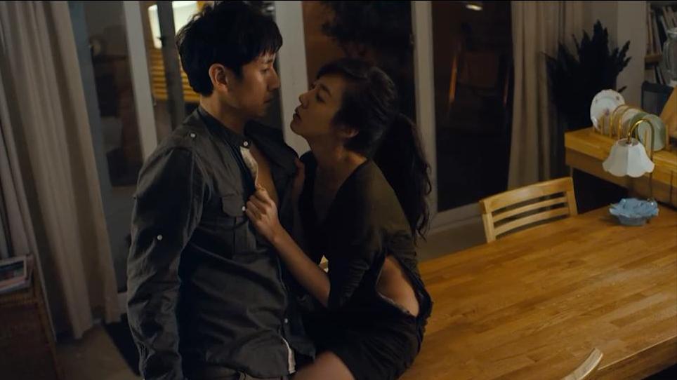 让邻居追妻子的电影,新婚夫妇被隔壁邻居盯上的电影