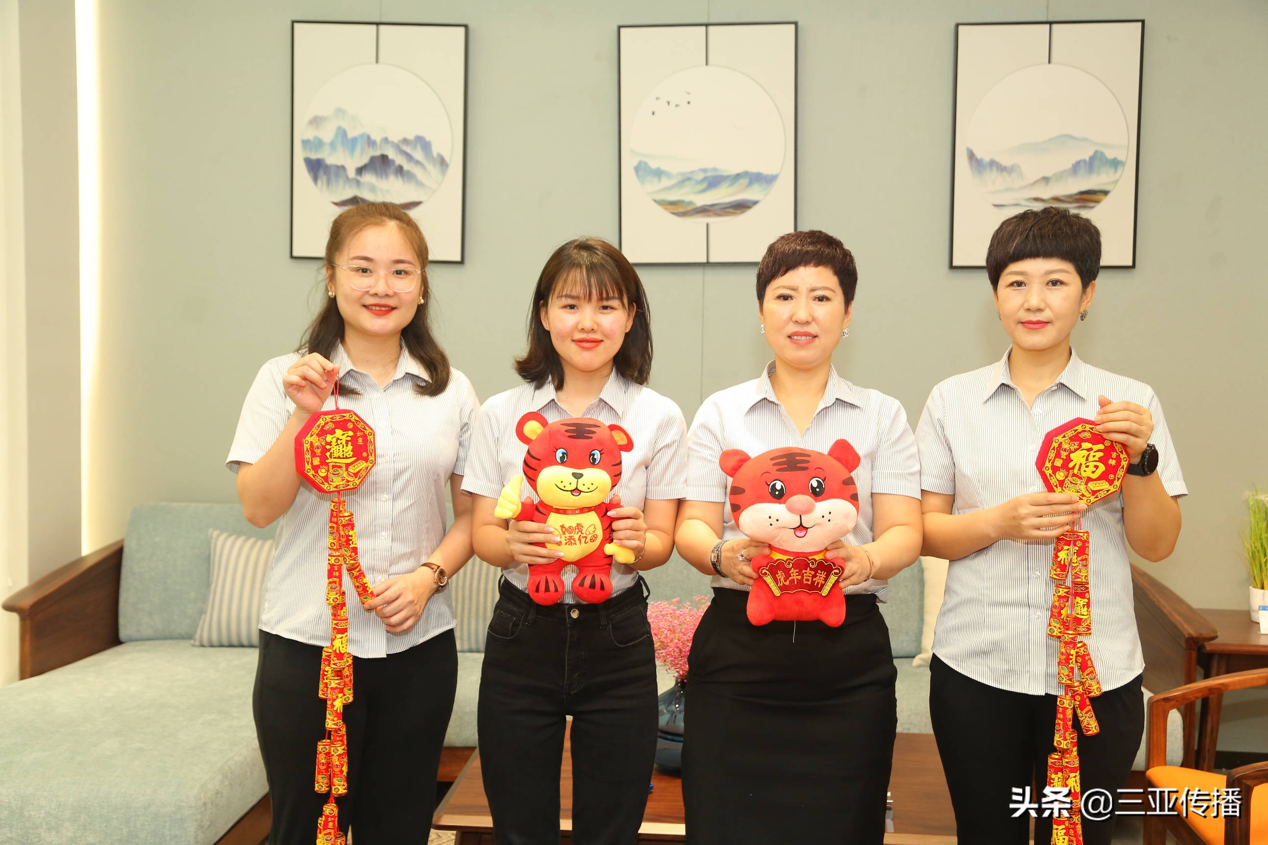 金牛献瑞红包迎贺岁,金牛献瑞迎佳节下联