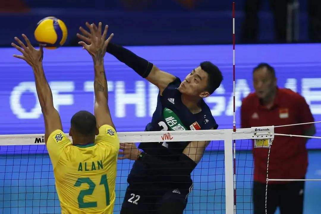 中国男足战胜越南晋级希望,巴西男足5:1战胜韩国男足