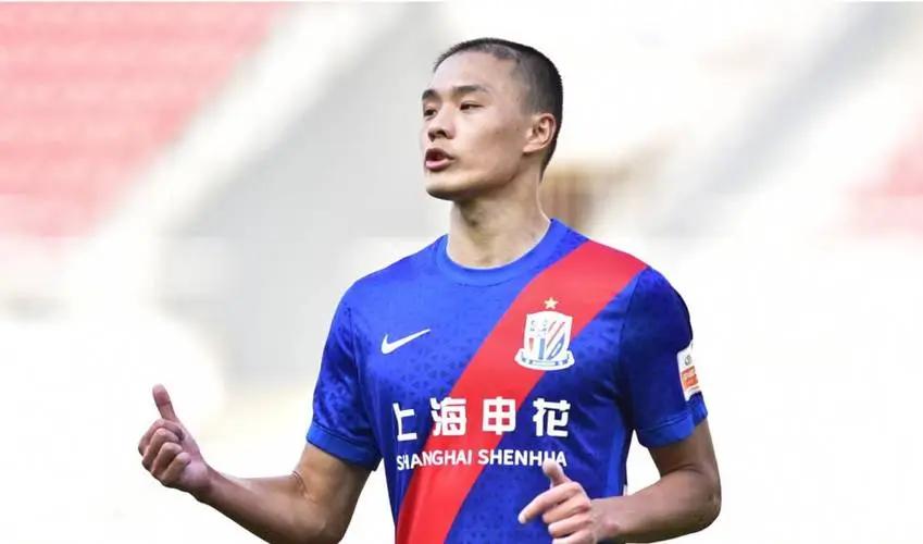武磊接过西班牙人七号球衣,上海申花武磊最新消息