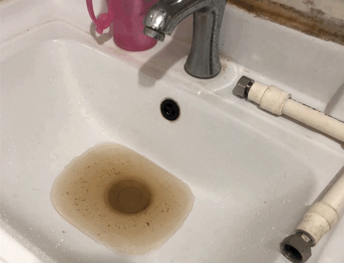 小区水变黄了怎么办,小区自来水变黄怎么回事