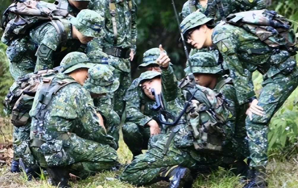 台当局称只要满足条件就可以接受大陆入伍，网友：能携带装备去么