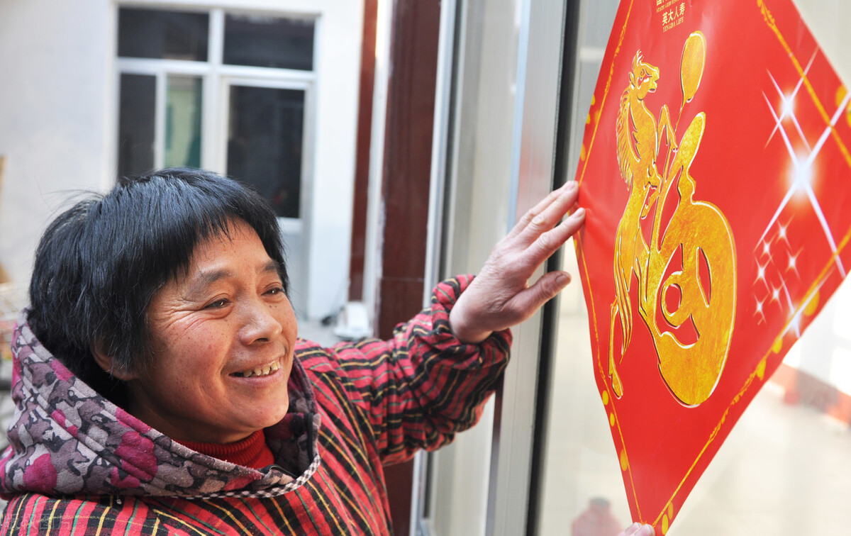 春联应该怎么贴才是正确的,春联怎么贴上联和下联