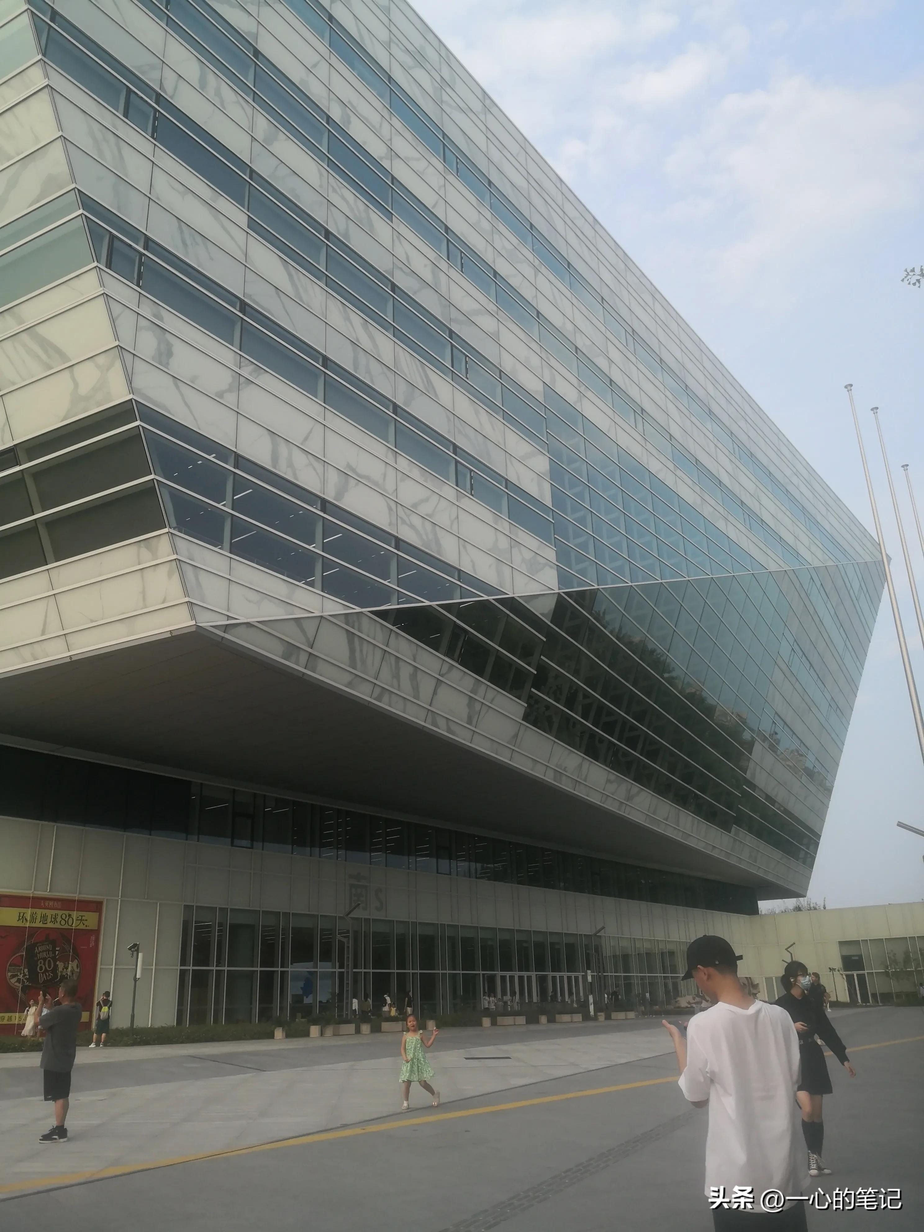 上海图书馆打卡地点,上海图书馆拍照打卡