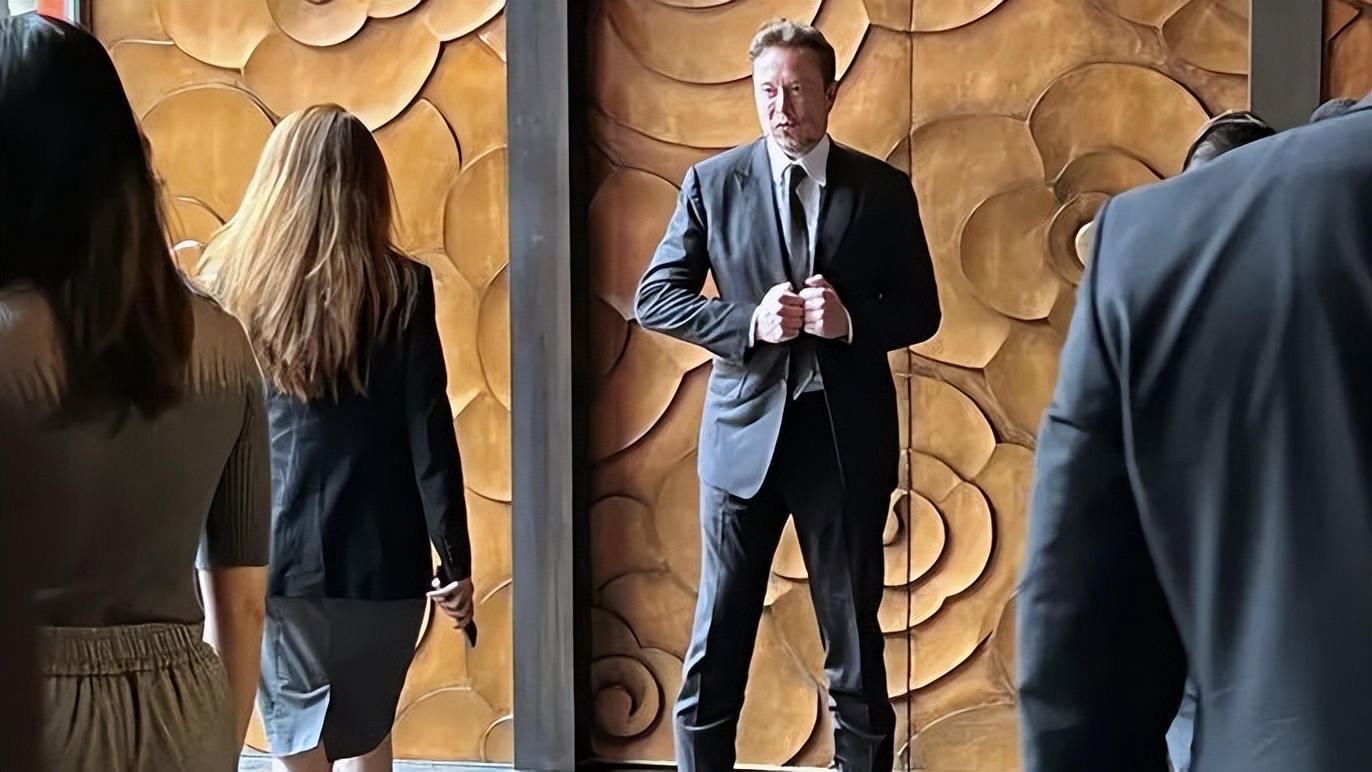 马斯克一年要飞25万公里,马斯克一年飞行记录