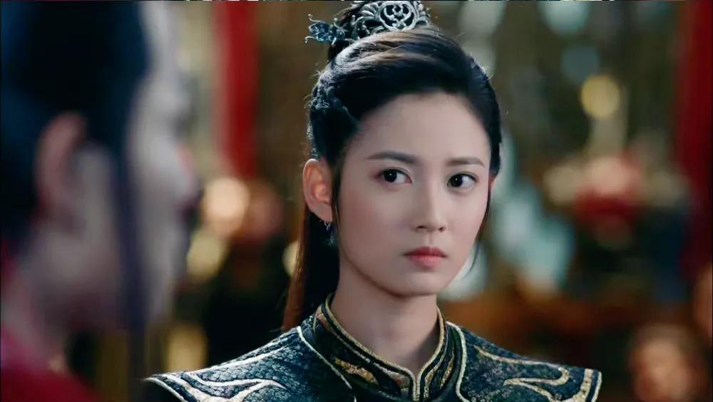 前脚吹“绝色美人”，后脚就被配角狠狠艳压，这些女明星图啥啊