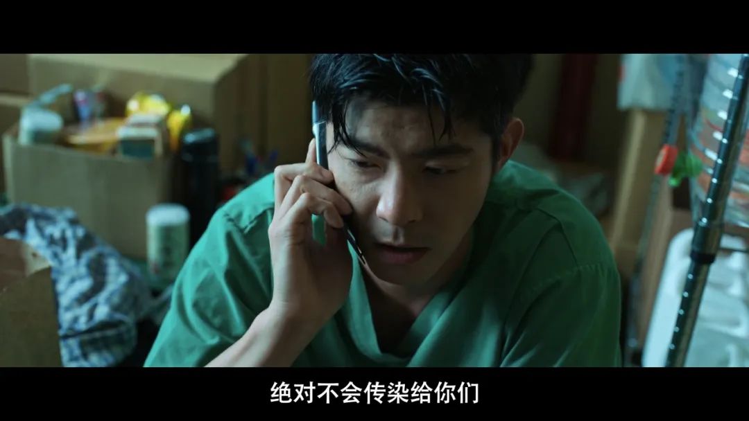 白衣天使无所畏惧负重前行,白衣天使不顾自己的安危