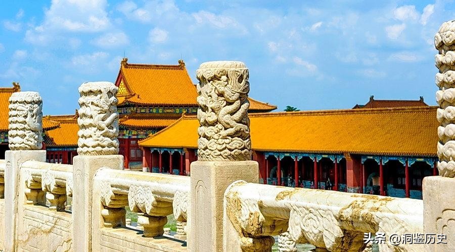 59年人民大会堂落成，毛主席视察时指着天花板笑问：这是谁的主意