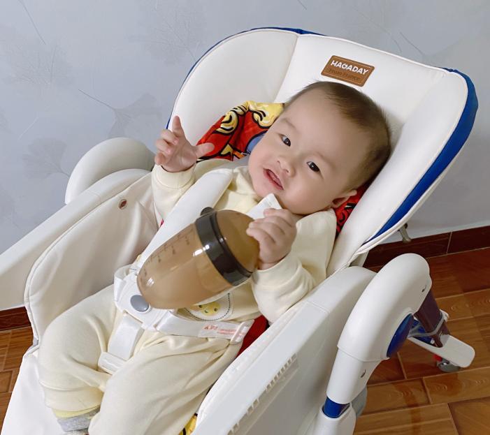 儿童餐椅实木好还是塑料的好,哪种儿童餐椅好