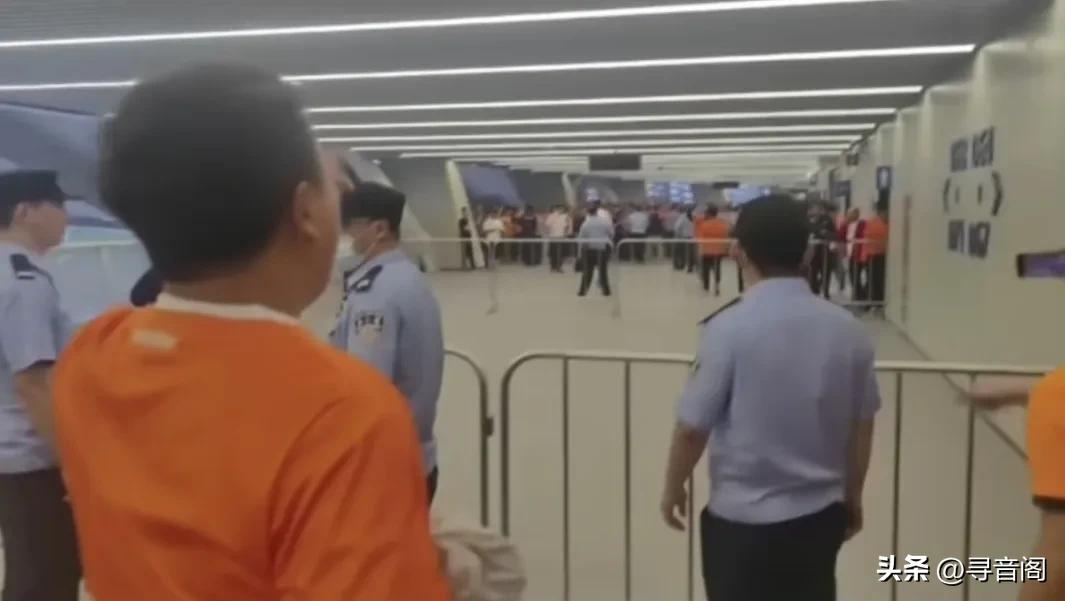 如果足球让人性变得狭隘和暴戾，我们应该评估是否取消这个项目