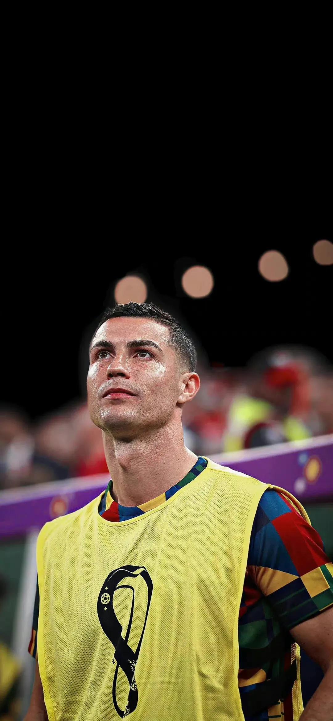 c罗英雄迟暮欧洲杯,英雄迟暮c罗一路抹泪走回更衣室