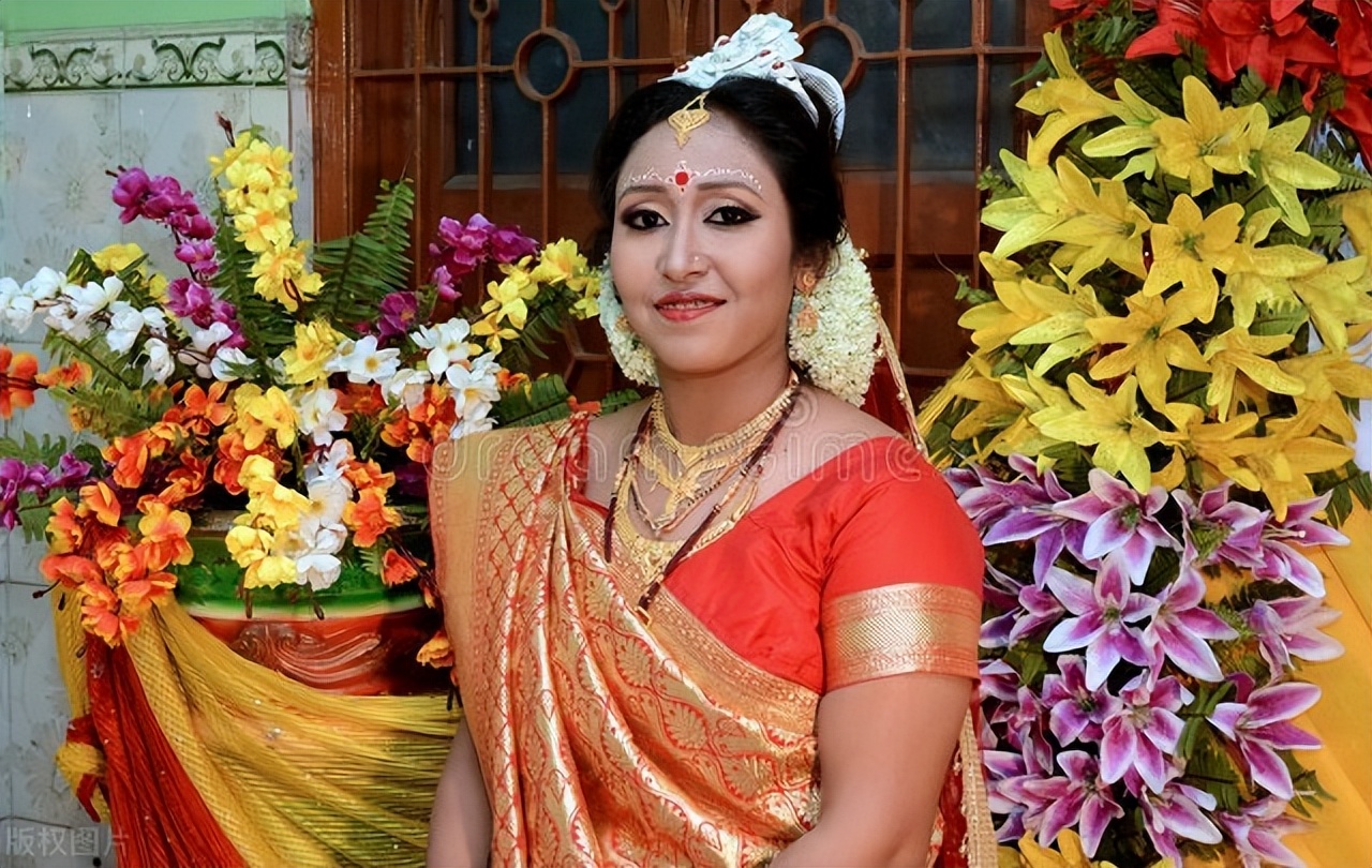 船到孟加拉，当地人送女儿给船员的婚俗要不得，船员善举让人感动