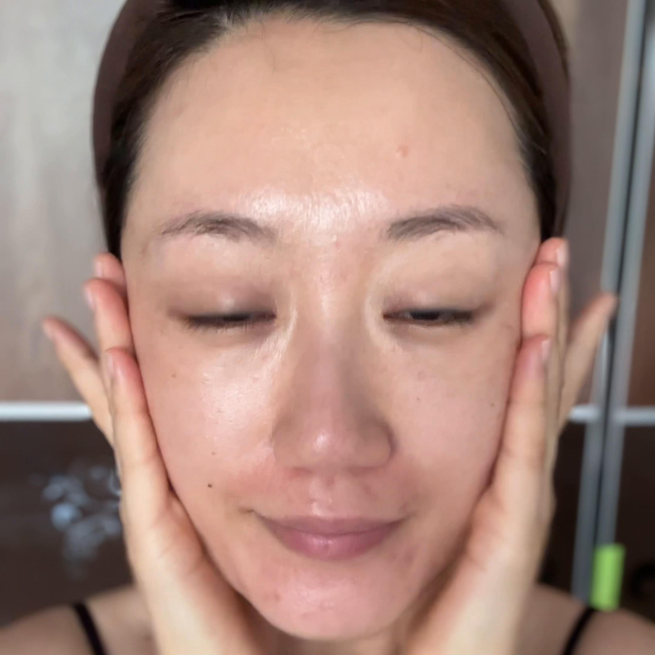 美宝莲轻亲持粉底液防汗,美宝莲粉底液测试