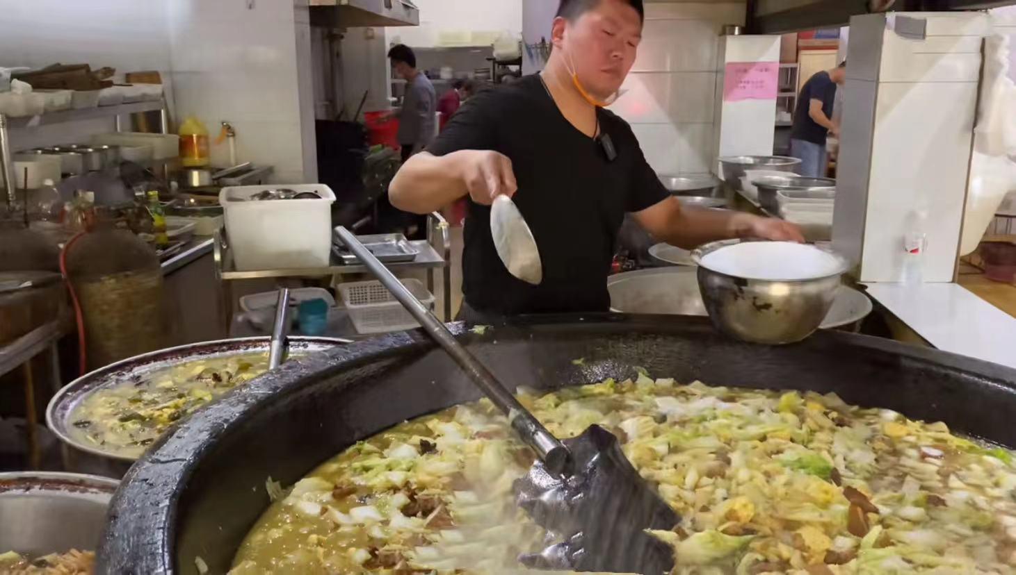 不得不尝的濮阳大锅菜,濮阳三哥大锅菜10元管饱