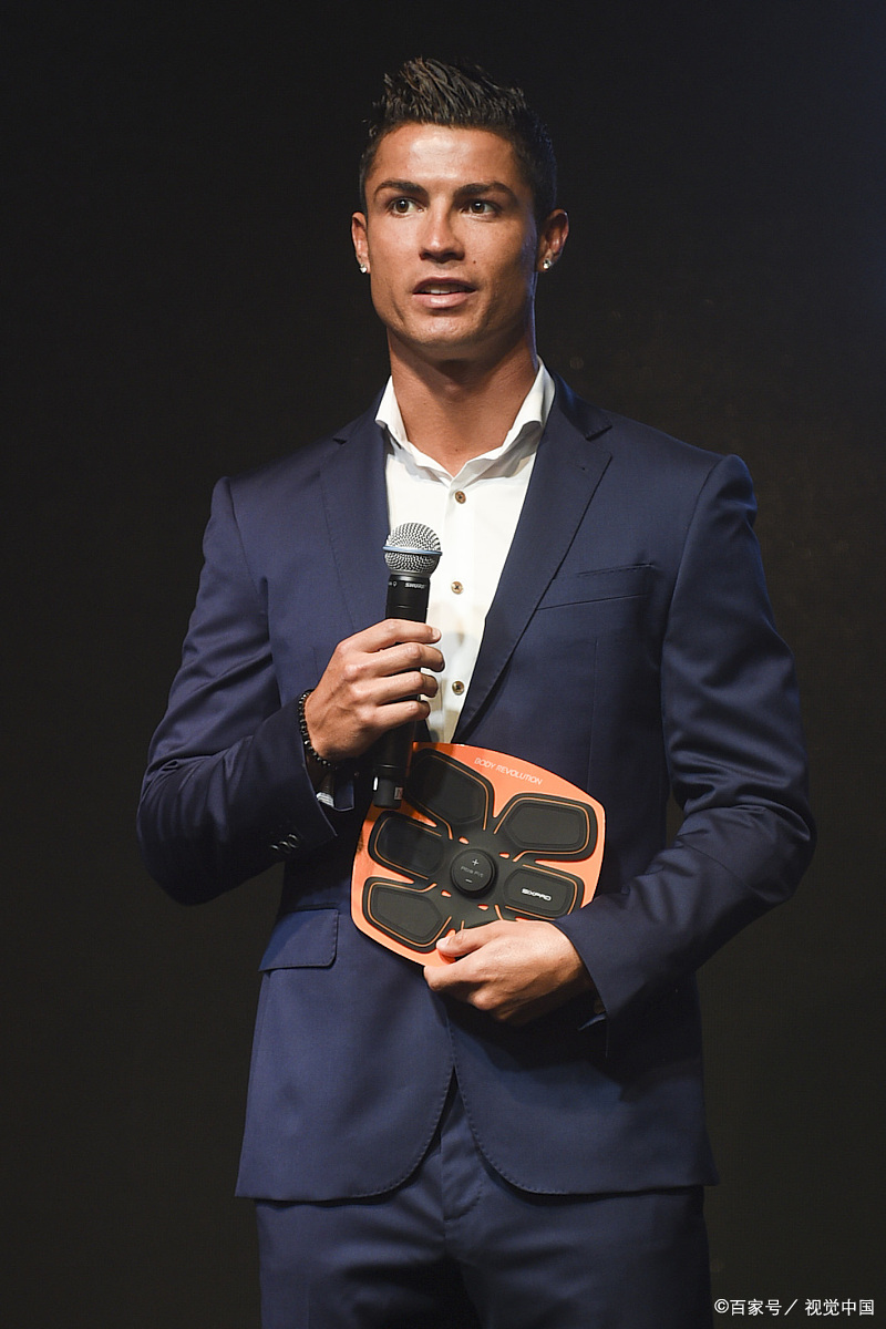 梅西和c罗的足球争霸,梅西和c罗球场相遇