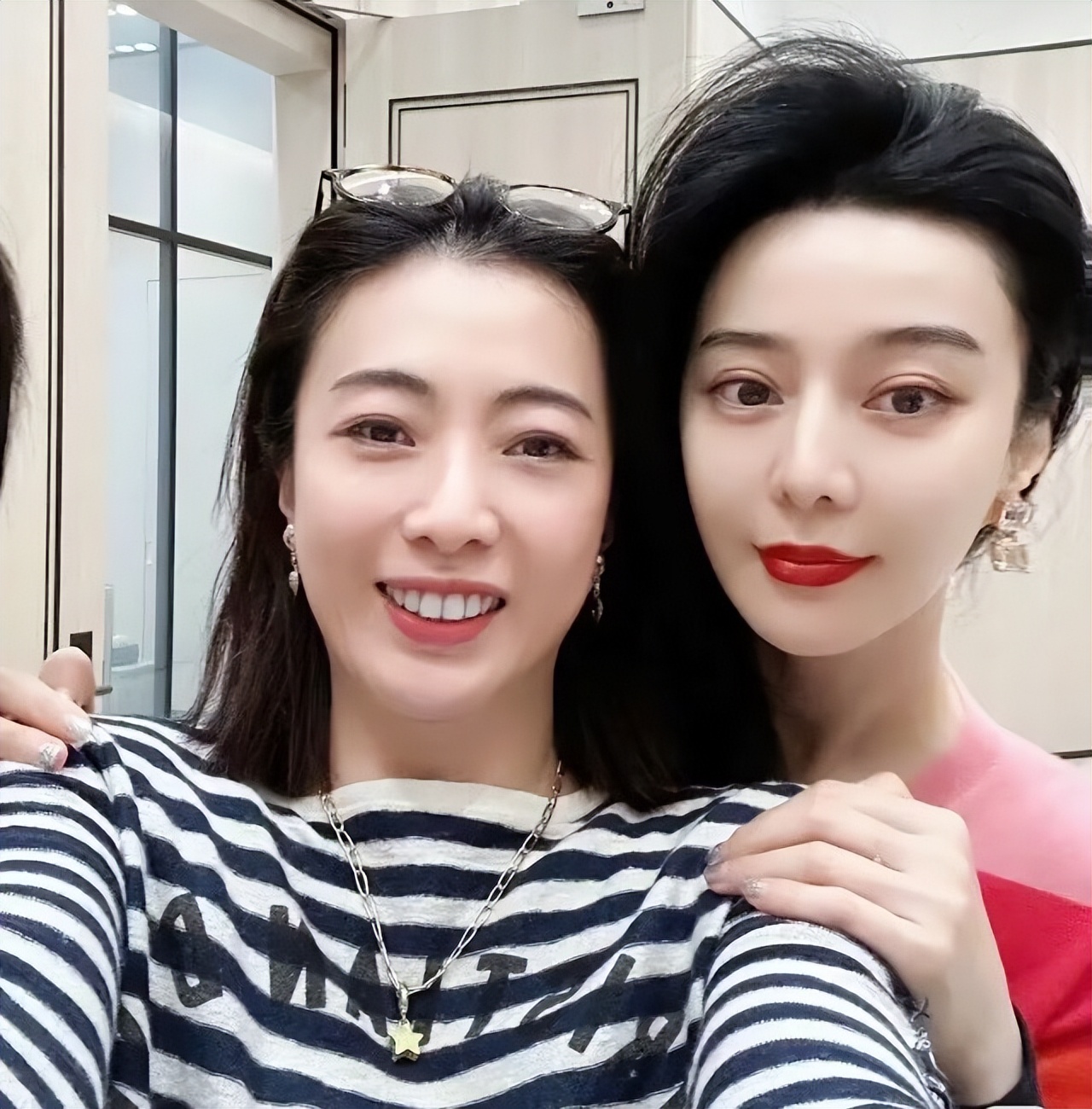 女富婆上海聚会！甘比会穿搭、摩邦女掌门美貌吸睛，范美人遭吐槽