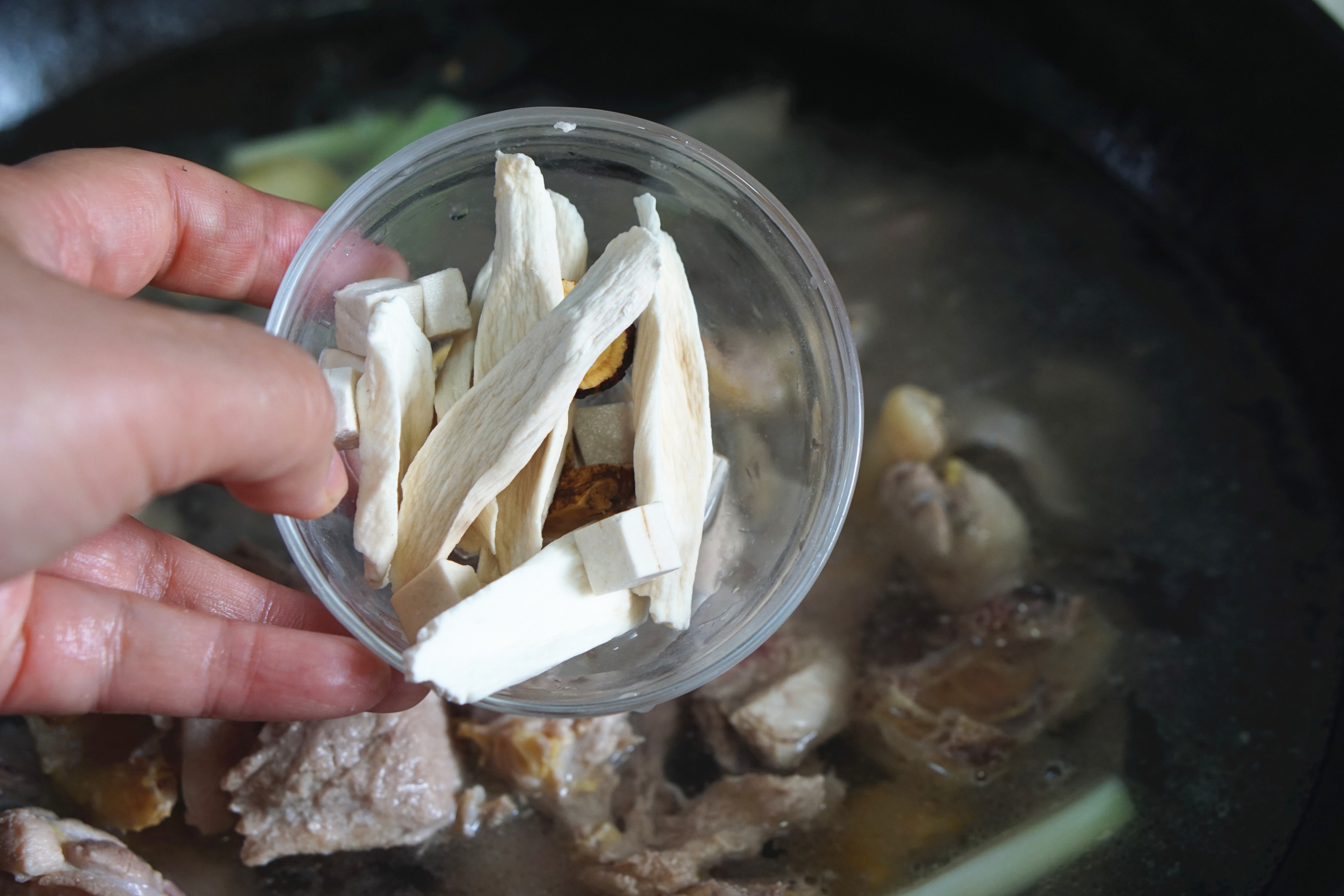 家庭版胡椒猪肚鸡汤做法,猪肚鸡怎么给孩子炖健脾开胃