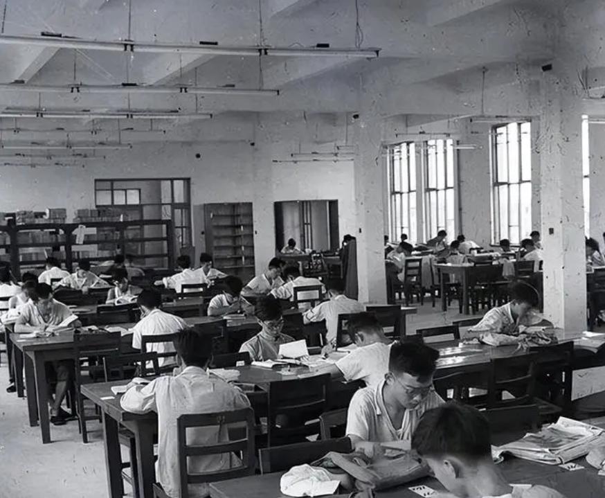 1952年，刘青山贪污上亿被判死刑，13年后，儿子考上清华不敢去