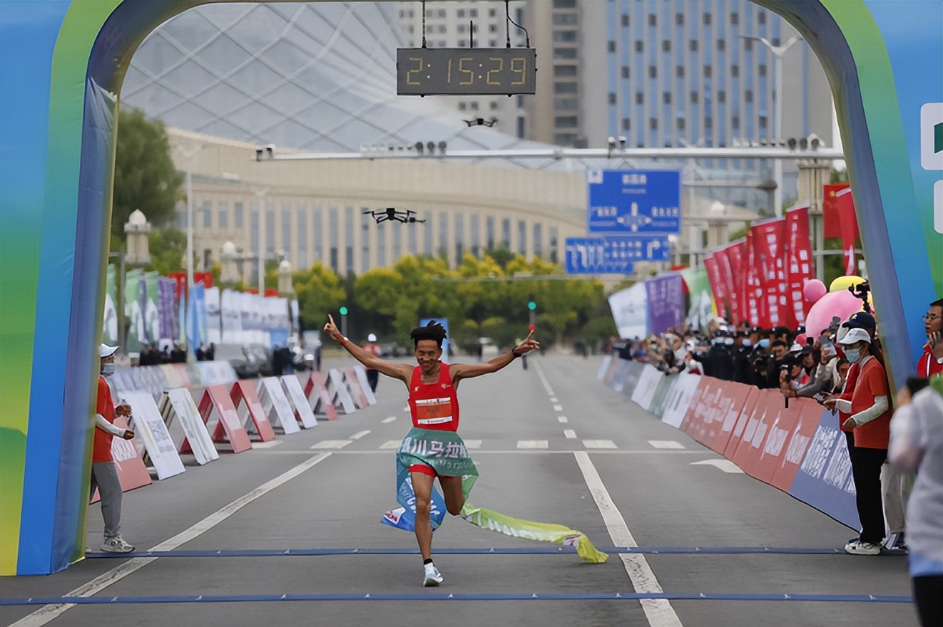 银川马拉松运动员名单,银川半程马拉松最后一名