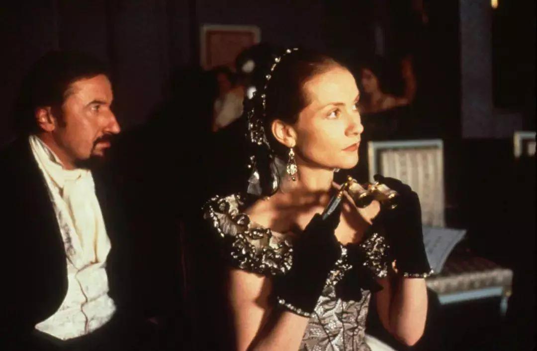 评价包法利夫人,包法利夫人细节