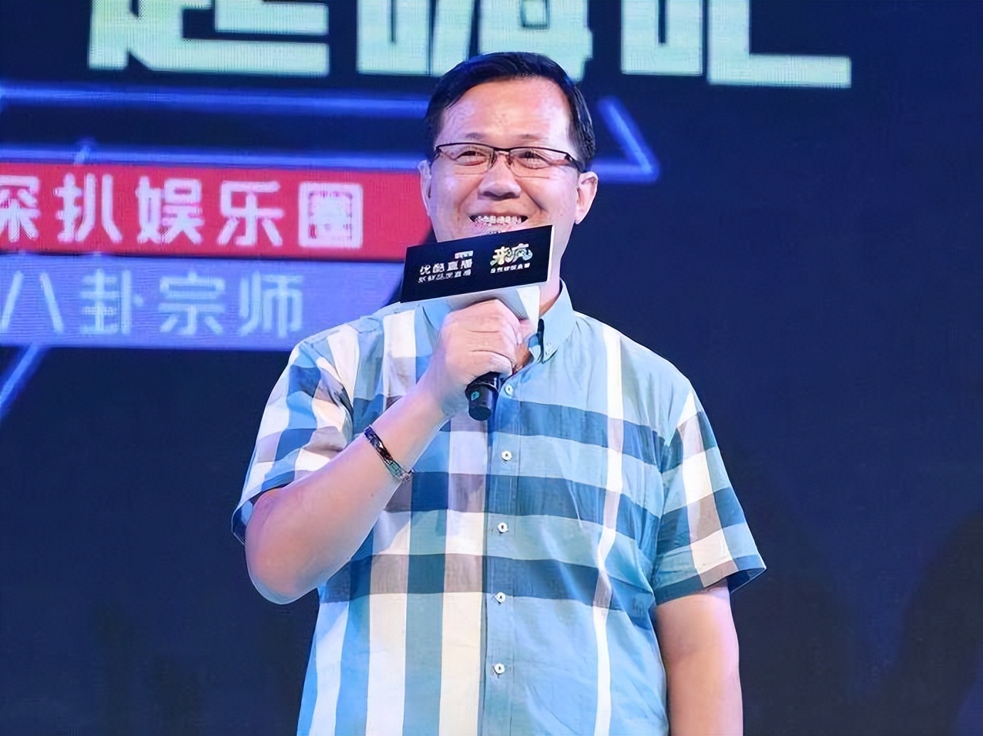 第一狗仔卓伟潘粤明,第一狗仔卓伟