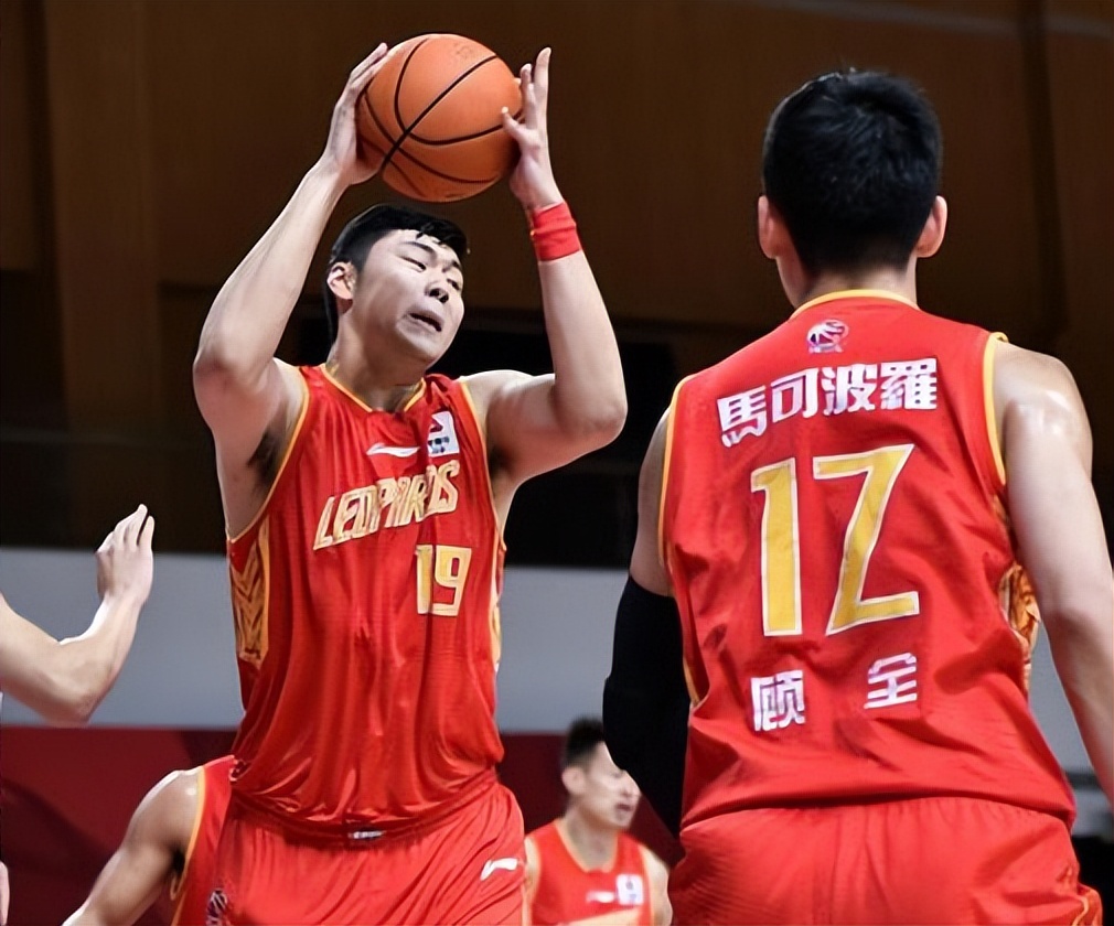 官宣！2米18内线悍将加盟福建队杜锋错失易建联接班人