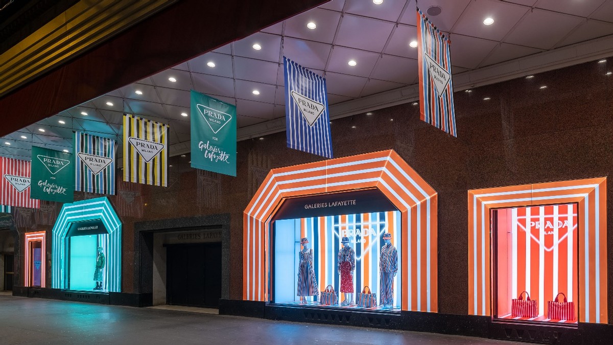 pradatropico快闪店,prada夏季新款黑白条纹风