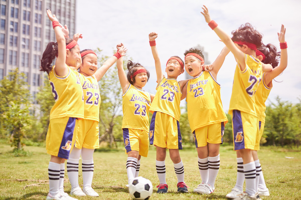 篮球从草根到逆袭的人,篮球vs足球谁才是第一运动