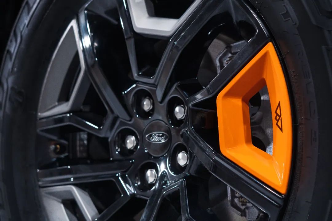 评测福特探险者昆仑巅峰版,福特探险者昆仑巅峰版越野表现