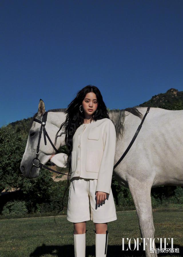 欧阳娜娜穿salomon,欧阳娜娜法式复古风照片