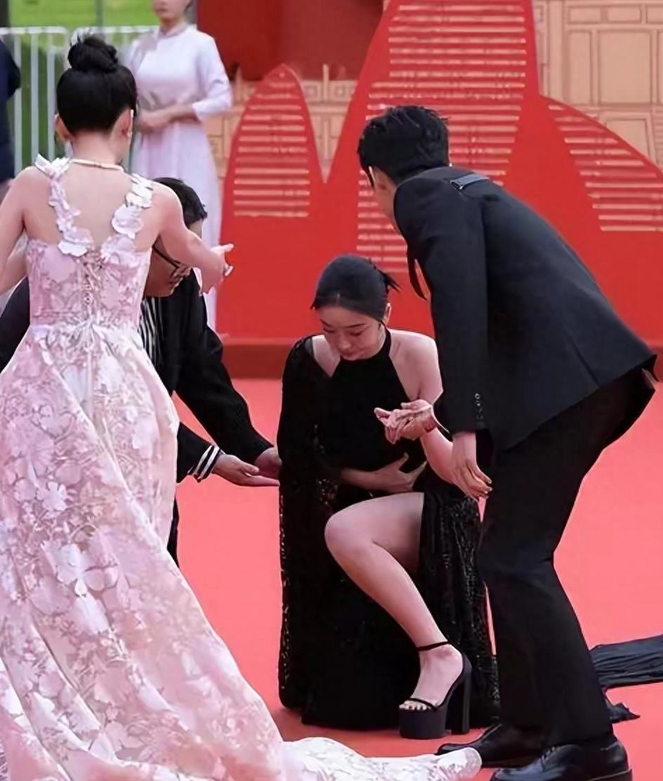 这位女明星穿性感衣服，把“诱惑”推到了极限