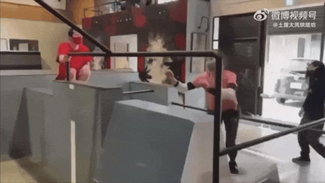 还记得《哥哥太爱我》的妹妹土屋太凤吗？她当妈妈啦！