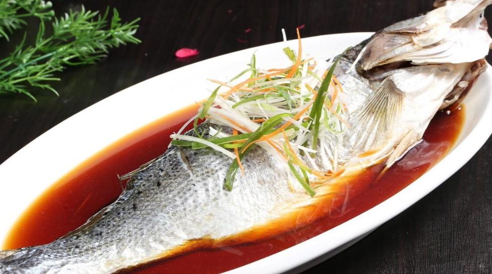 鲈鱼怎么区分海鲈还是河鲈,鲈鱼为什么比海鲈便宜