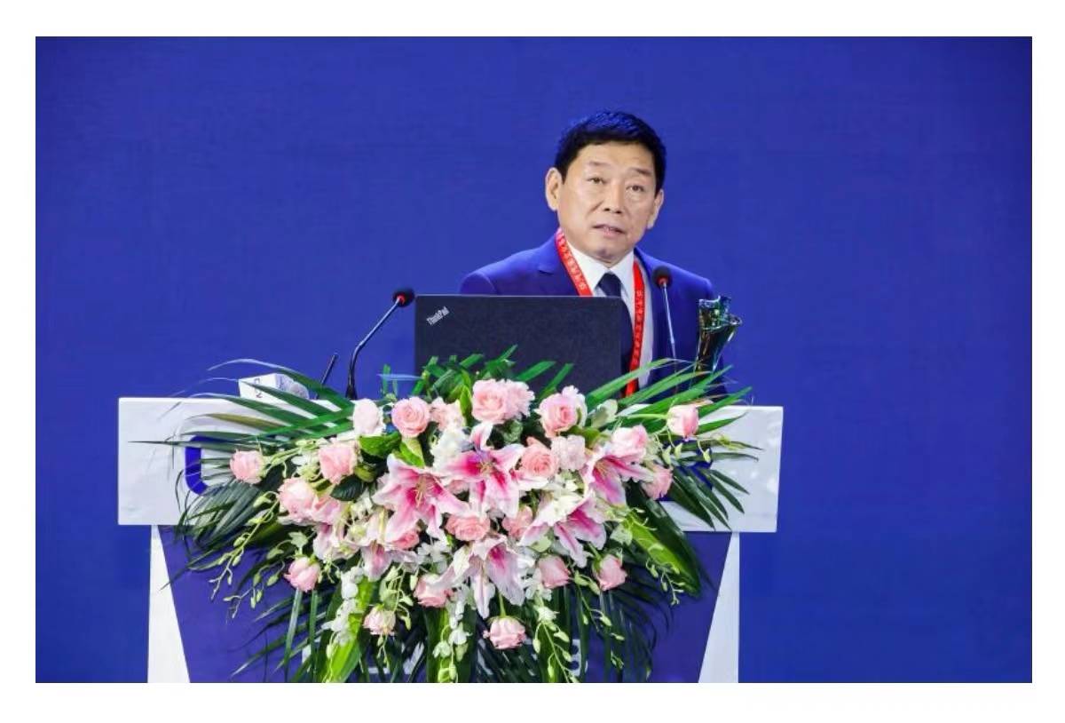 魏建军领跑马拉松完整版,魏建军接地气